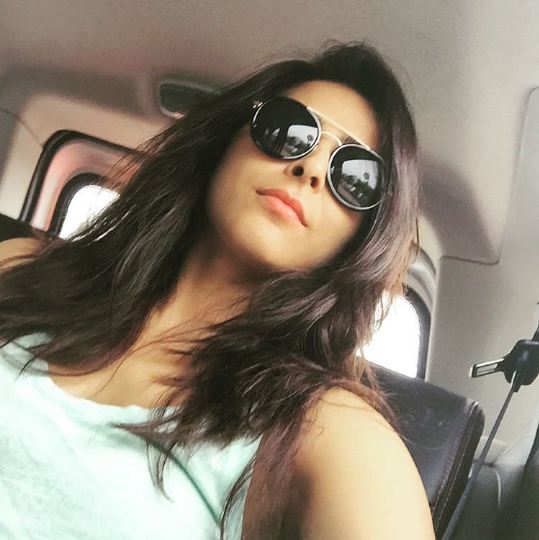 HOTTIE who played lead in Akshay Kumar's film FLAUNTS her new hairstyle with a FUNNY face; Can you Guess ?