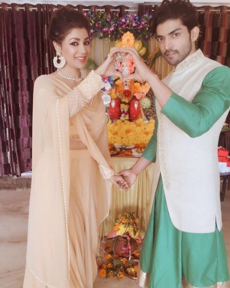 Ganesha Chaturthi 2016: Check out POPULAR TV STARS welcome Ganpati home; POSE with their BAPPA [PHOTOS INSIDE]