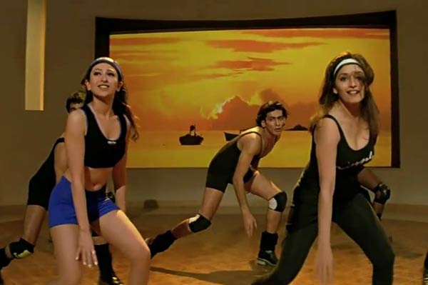 SEE PIC: Madhuri Dixit, Karisma Kapoor re-create 'Dil Toh Pagal Hai' frame!