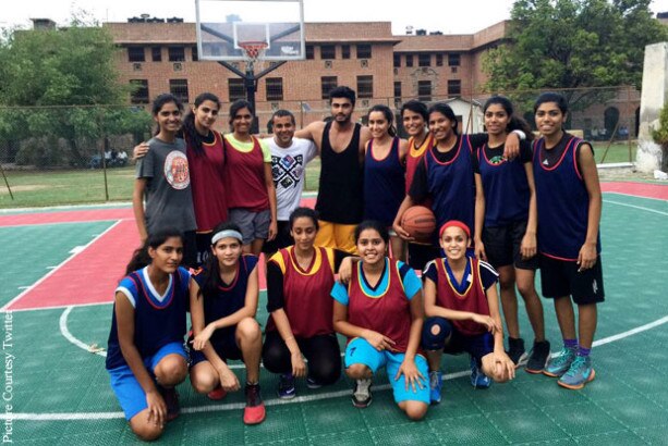 Arjun Kapoor and Shraddha Kapoor recreates 'DDLJ' moment on sets of 'Half Girlfriend