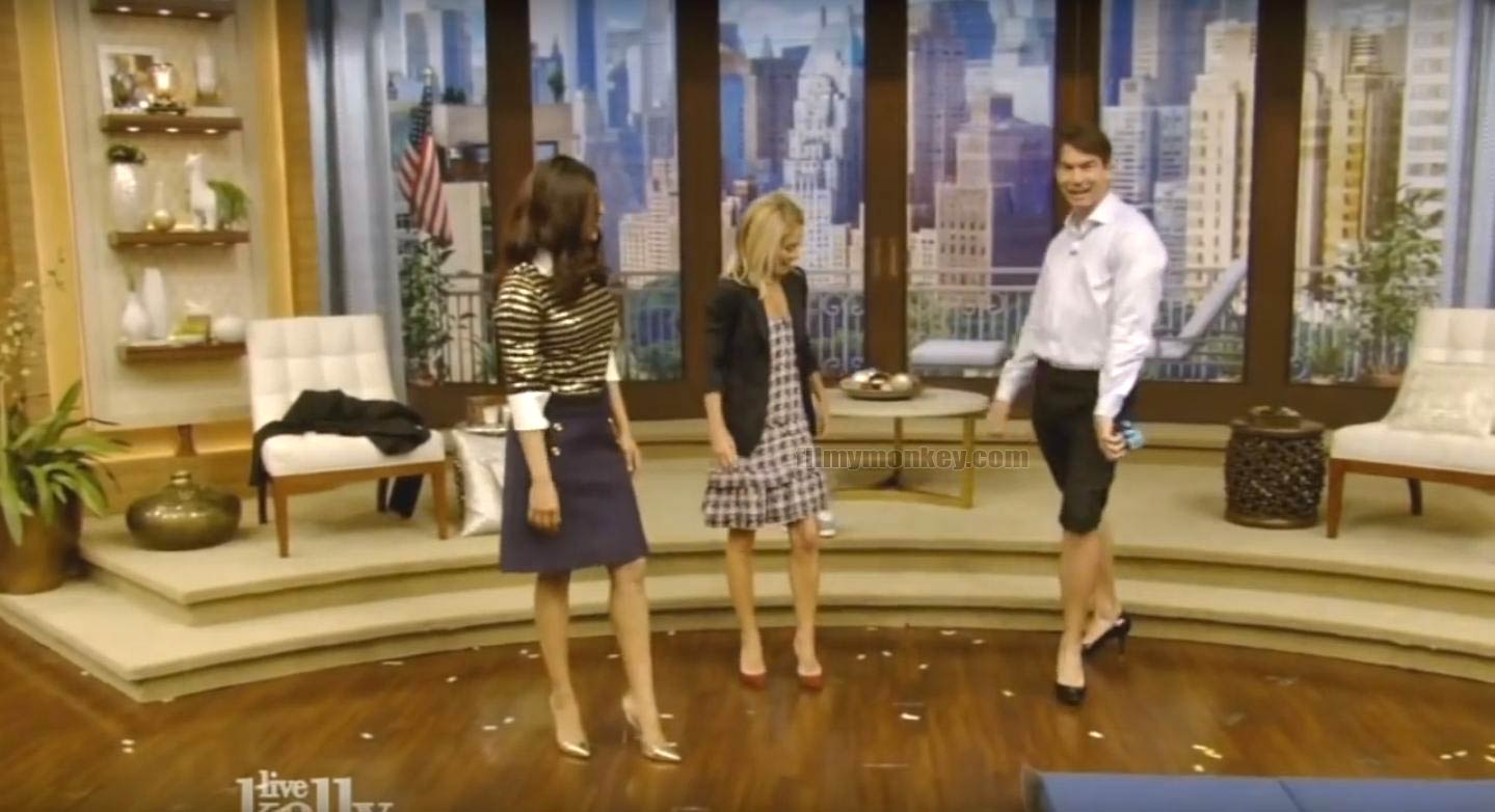 VIDEO: Priyanka Chopra displays stunts, fight moves to host wearing heels on a US Chat show; AWESOME WATCH!