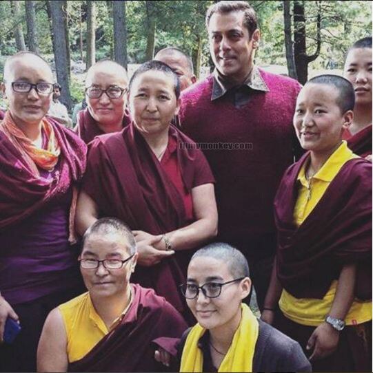 SEE PICS: Salman Khan poses with monks while shooting for 'Tubelight' in Manali