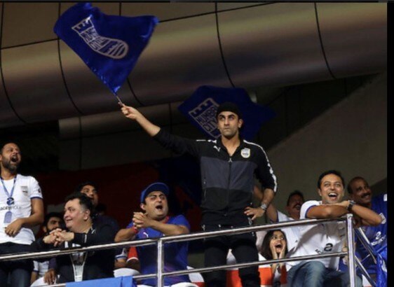 Ranbir Kapoor waves away for his Mumbai Football Club; SEE PICS !