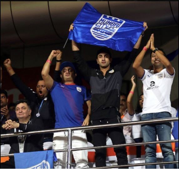 Ranbir Kapoor waves away for his Mumbai Football Club; SEE PICS !