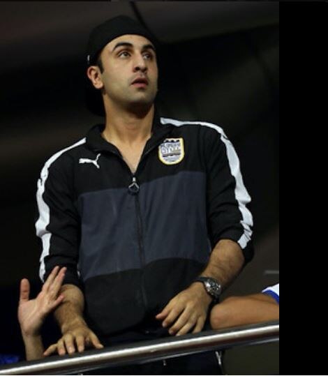 Ranbir Kapoor waves away for his Mumbai Football Club; SEE PICS !