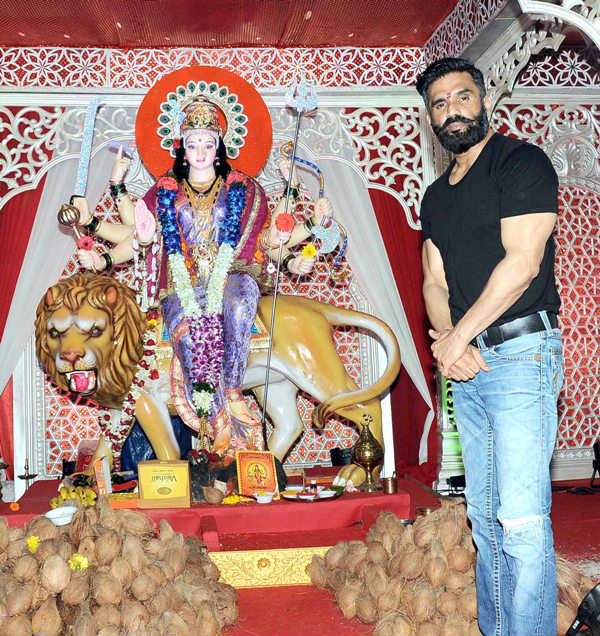 PHOTO GALLERY: Alia, Ranbir, Kajol, Sushmita, Bachchans & other Bollywood celebs celebrate Durga Puja