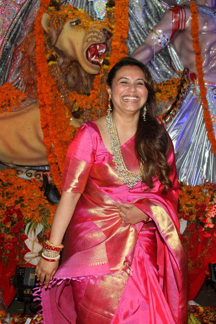 SEE PICS: Rani Mukerji's FIRST PUBLIC appearance post baby Adira's birth at Durga Puja pandal; Actress looked GORGEOUS in a PINK sari!