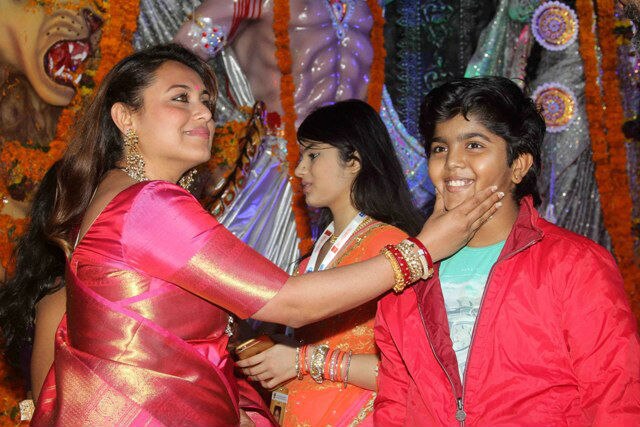 SEE PICS: Rani Mukerji's FIRST PUBLIC appearance post baby Adira's birth at Durga Puja pandal; Actress looked GORGEOUS in a PINK sari!