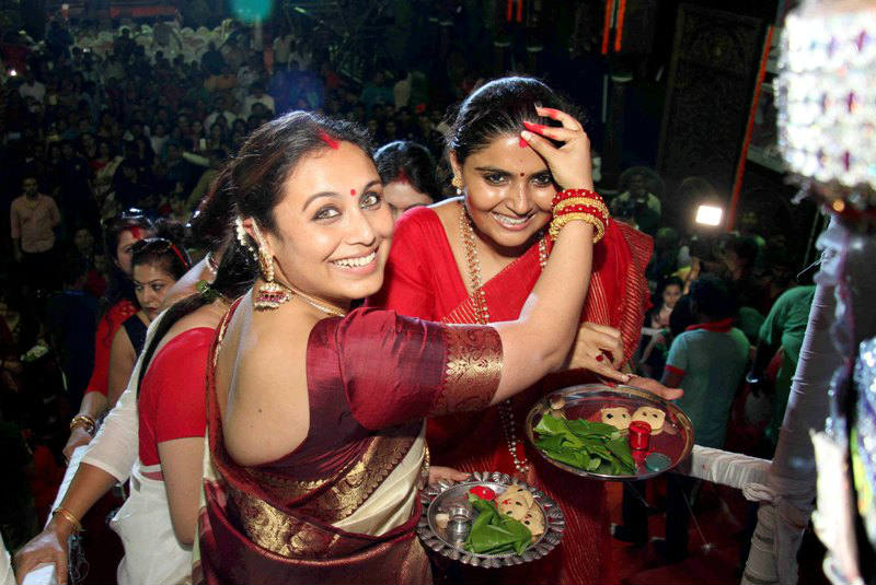 SEE PICS: Rani Mukerji takes part in the traditional SINDOOR KHELA at Durga Puja Pandal