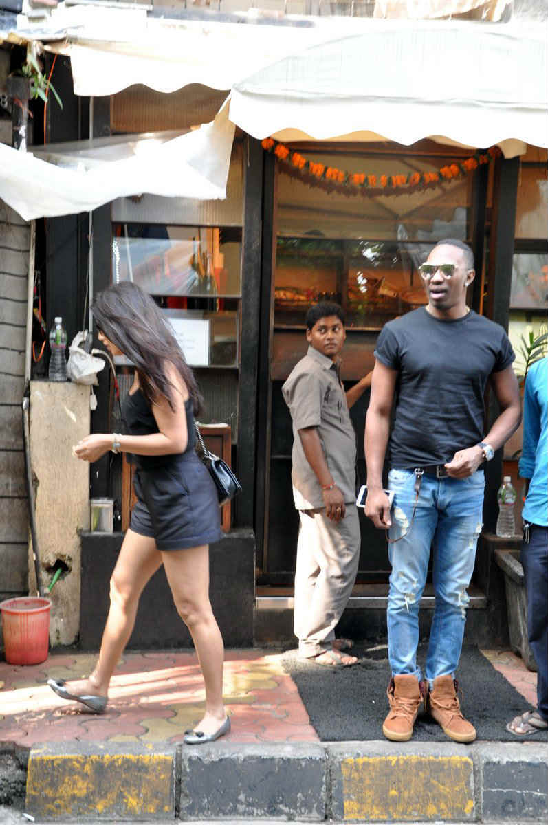 AHEM! Dwayne Bravo goes on a SECRET LUNCH DATE with this Bollywood HOTTIE; SEE PICS