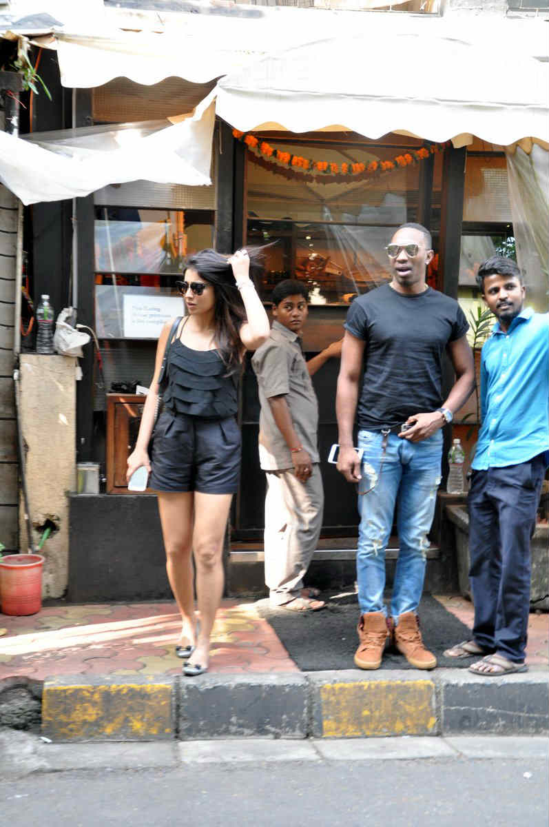 AHEM! Dwayne Bravo goes on a SECRET LUNCH DATE with this Bollywood HOTTIE; SEE PICS