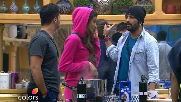 Bigg Boss 10, Day 2: Swami Ji shows his REAL colour as first task creates a BIG FIGHT between celebs & India wale!