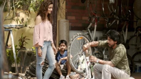 Dear Zindagi TEASER 2: Mentor SRK gives a lesson to Alia Bhatt... 