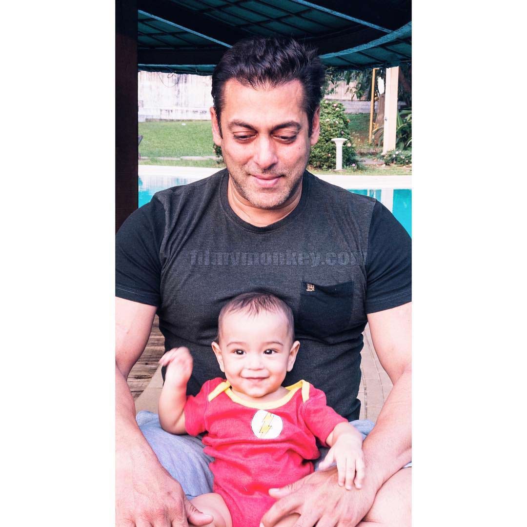 Awww! Nephew Ahil Sharma sitting in Mamu Salman Khan's lap is JUST TOO ADORABLE!