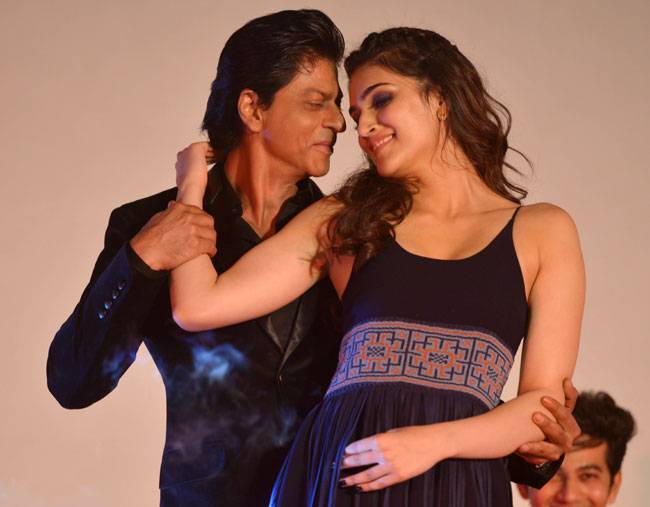 This HOT Bollywood actress just made a 'Love Confession' for SRK!