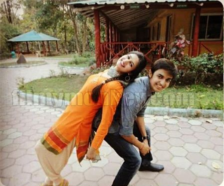 These OLD & UNSEEN Pics of Divyanka Tripathi with brother Aishwarya are JUST TOO CUTE!