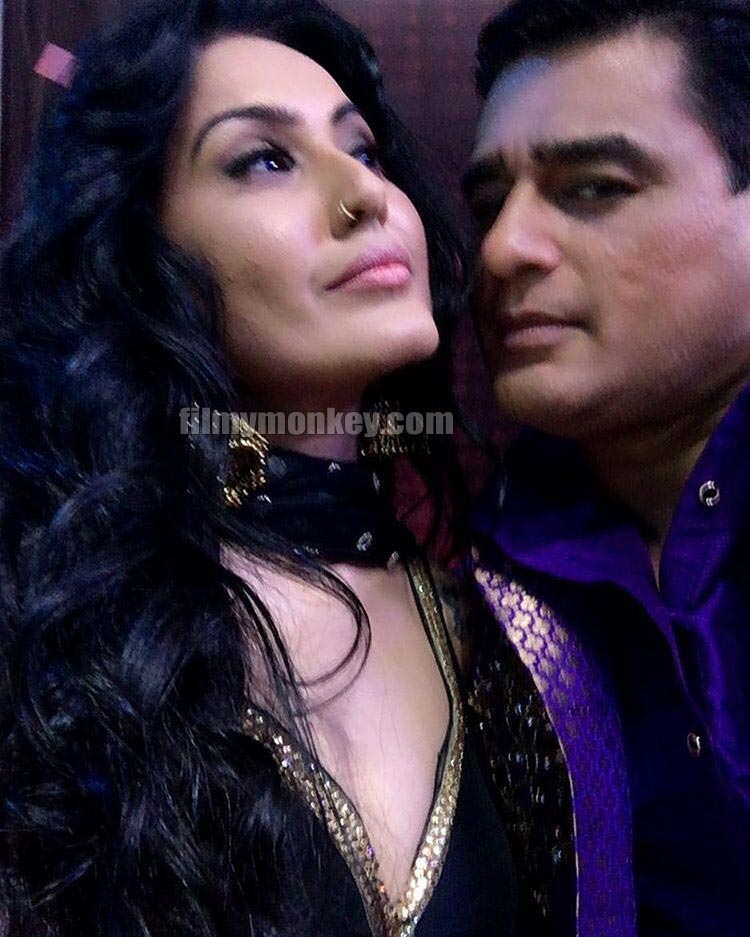 Recently seen on 'Bigg Boss 10', 'Shakti' actress Kamya Punjabi looks HOT in COZY SELFIES with a Famous Actor; SEE PICS!