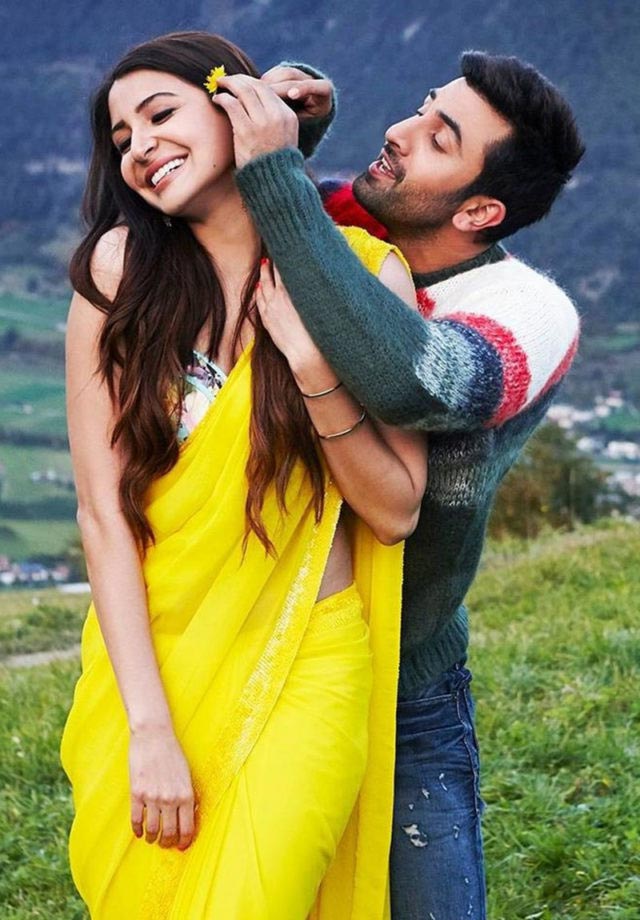 Anushka Sharma In Yellow Saree From 'Ae Dil Hai Mushkil' Looks Completely  STUNNING - video Dailymotion