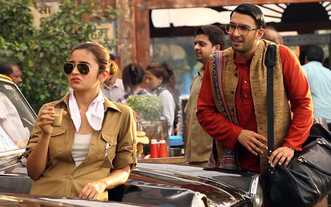 NOT Sara Ali Khan, but Alia Bhatt to Romance Ranveer Singh in Gully Boys!