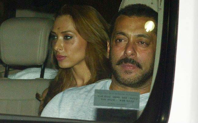 OMG! Salman Khan DATING Bollywood HOTTIE Urvashi Rautela post BREAKUP with Iulia Vantur?