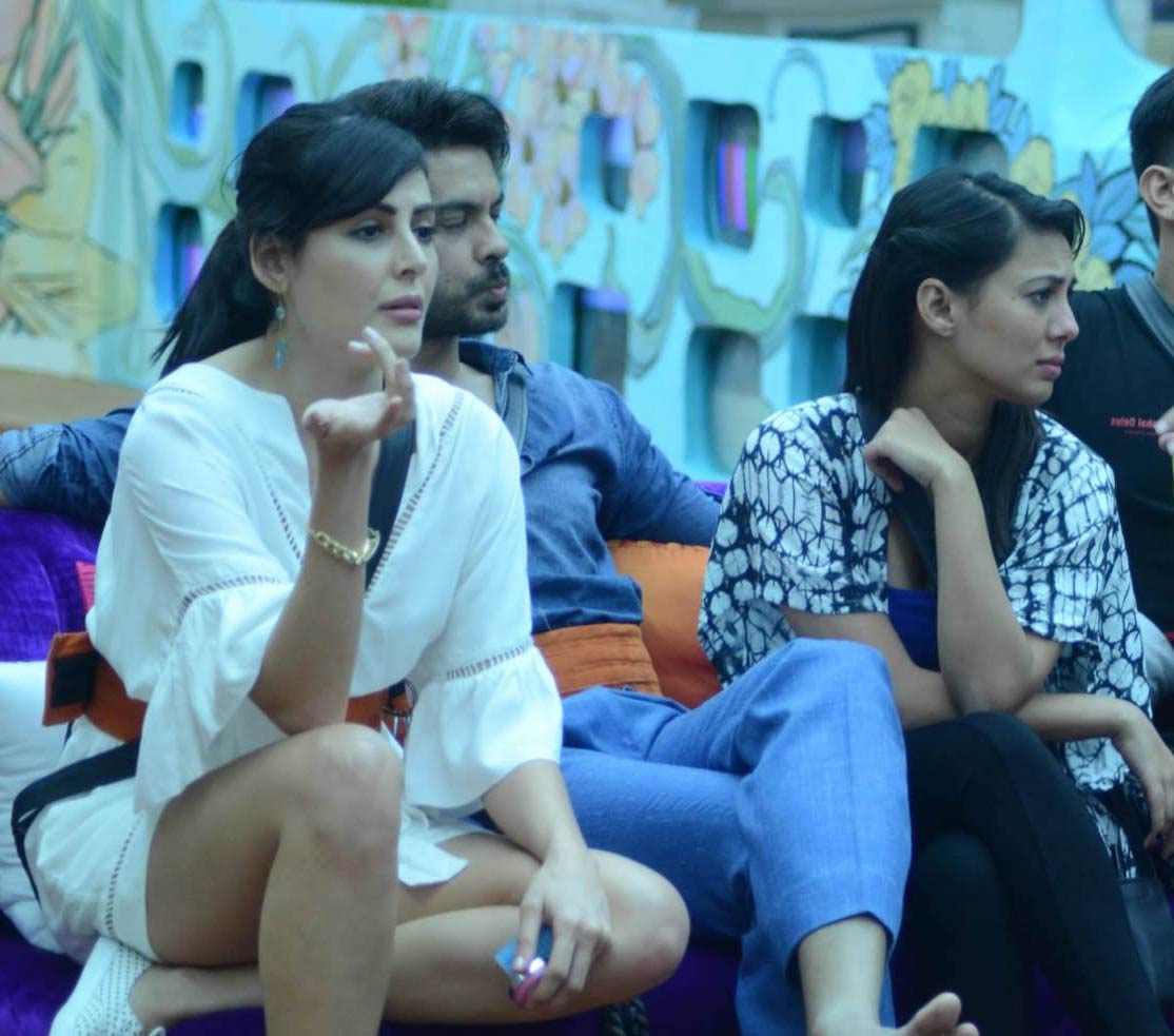 Bigg Boss 10: HOTTIES Mandana Karimi, Gauahar Khan have messages for Ex-Contestant who's appearing on the show!