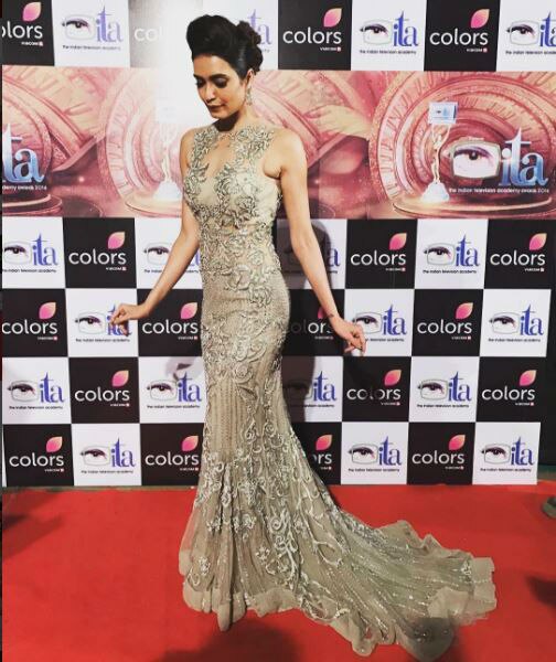 ITA Awards 2016: Mouni Roy, Karishma Tanna, Rubina Dilaik & other TV DIVAS SIZZLE on the RED CARPET! INSIDE PHOTOS