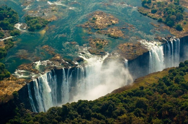 Ex 'Bigg Boss' HOTTIE swims in World's MOST DANGEROUS Devil's Pool of Victoria Falls in Africa