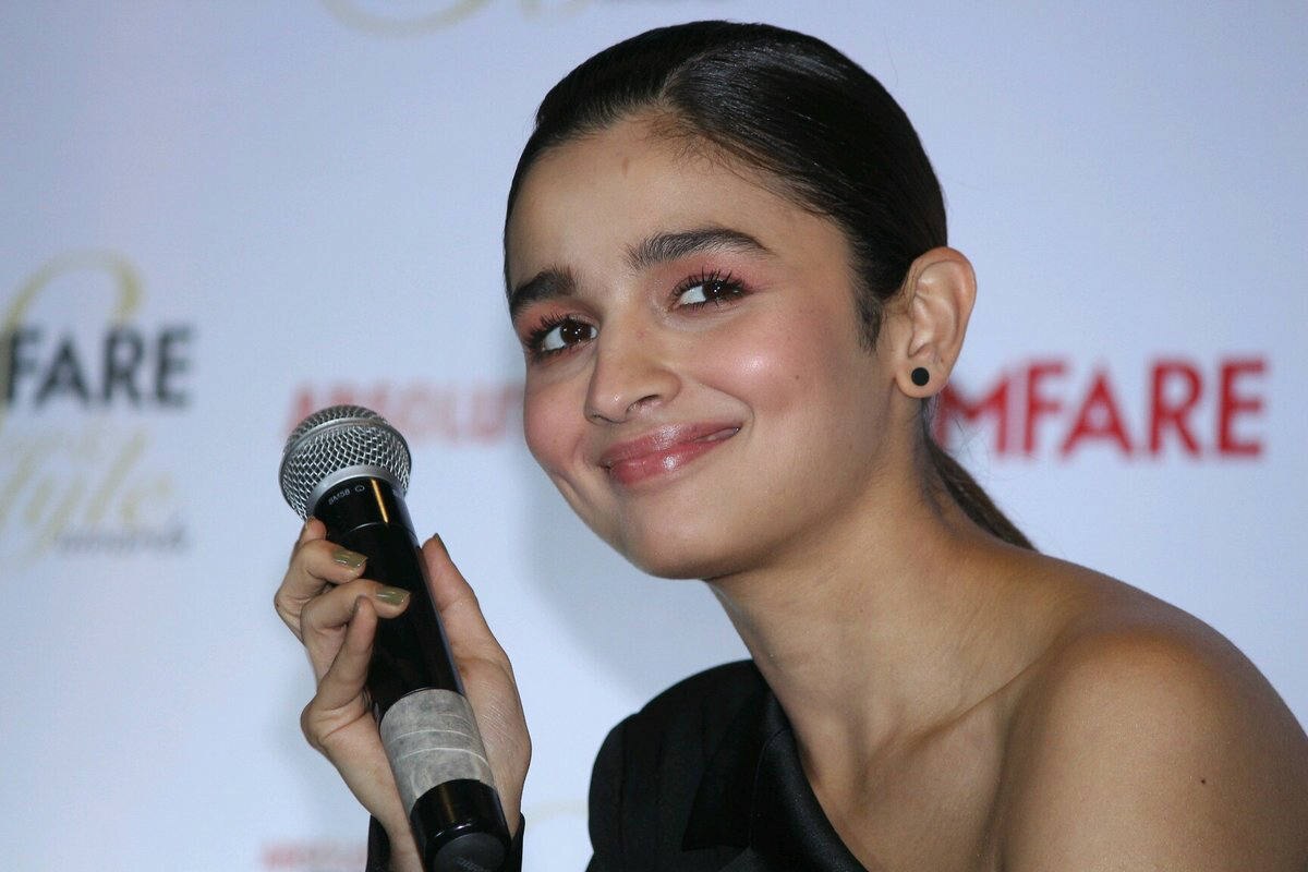 SEE PICS: Alia Bhatt's HOT CHIC avatar at the Absolut Elyx Filmfare Glamour And Style Awards cover launch!