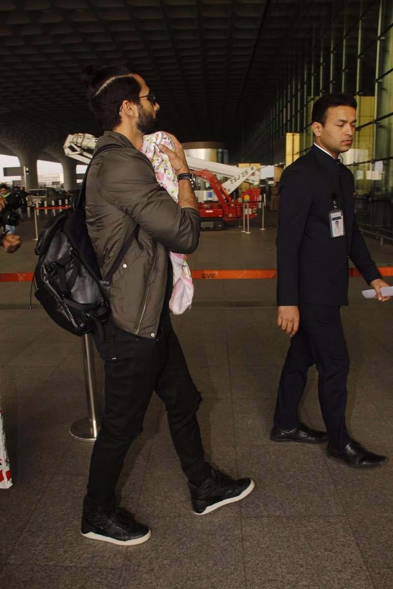 IN PICS: Shahid Kapoor & wife Mira look SUPER STYLISH as they travel with BABY Misha!