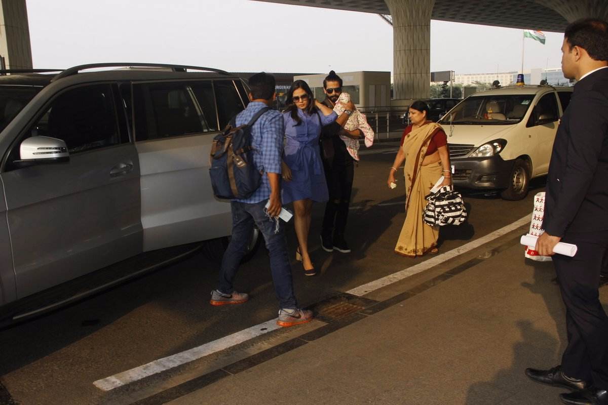 IN PICS: Shahid Kapoor & wife Mira look SUPER STYLISH as they travel with BABY Misha!