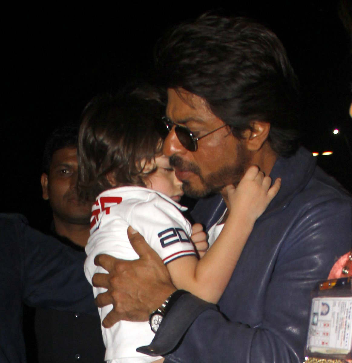 CHECK OUT: These PICS of AbRam SLEEPING in DADDY Shah Rukh Khan's arms at Airport will melt your hearts!