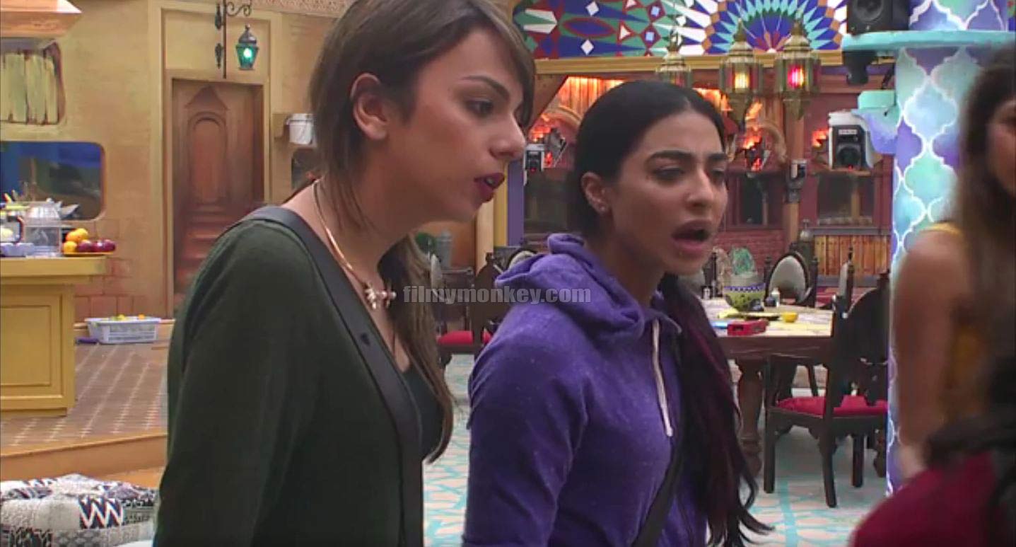 Bigg Boss 10: Did Swami Om TOUCH Sunny Leone INAPPROPRIATELY ? Nitibha, Lopa & Bani LASH OUT at him! WATCH!