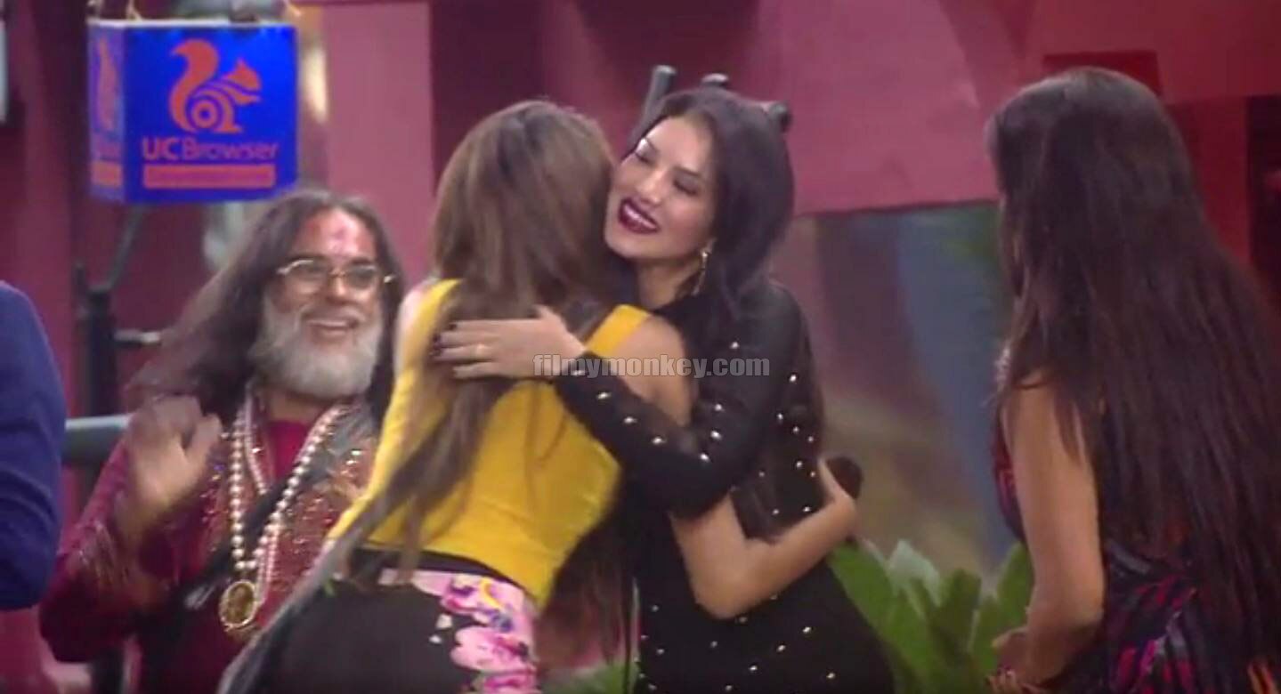 Bigg Boss 10: Did Swami Om TOUCH Sunny Leone INAPPROPRIATELY ? Nitibha, Lopa & Bani LASH OUT at him! WATCH!