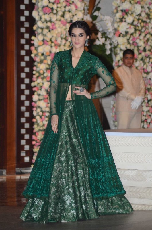 Isn't Kriti Sanon looking like a green goddess 