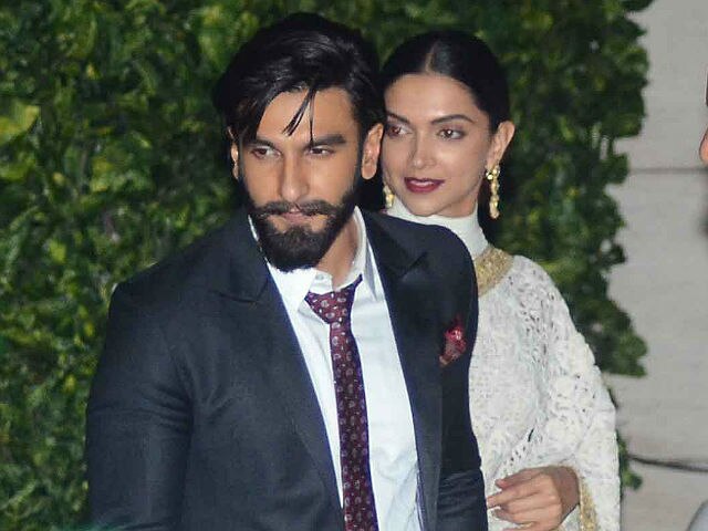 Lovebirds Ranveer Singh & Deepika Padukone spotted HOLDING HANDS at a Party, amid breakup rumours!