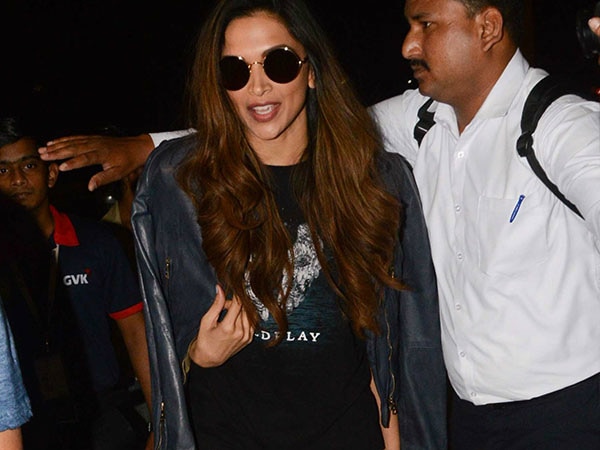 Lovebirds Ranveer Singh & Deepika Padukone look ADORABLE at Airport as they leave for Dubai!