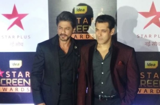 CHECK OUT: Why Shah Rukh Khan left Star Screen Awards in between!