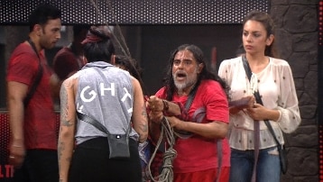 Bigg Boss 10: Bani gets FURIOUS as Swami Om says to her 'Tumhari Maa Mar Jayegi!'.. WATCH!