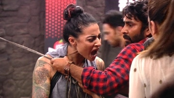 Bigg Boss 10: Bani gets FURIOUS as Swami Om says to her 'Tumhari Maa Mar Jayegi!'.. WATCH!