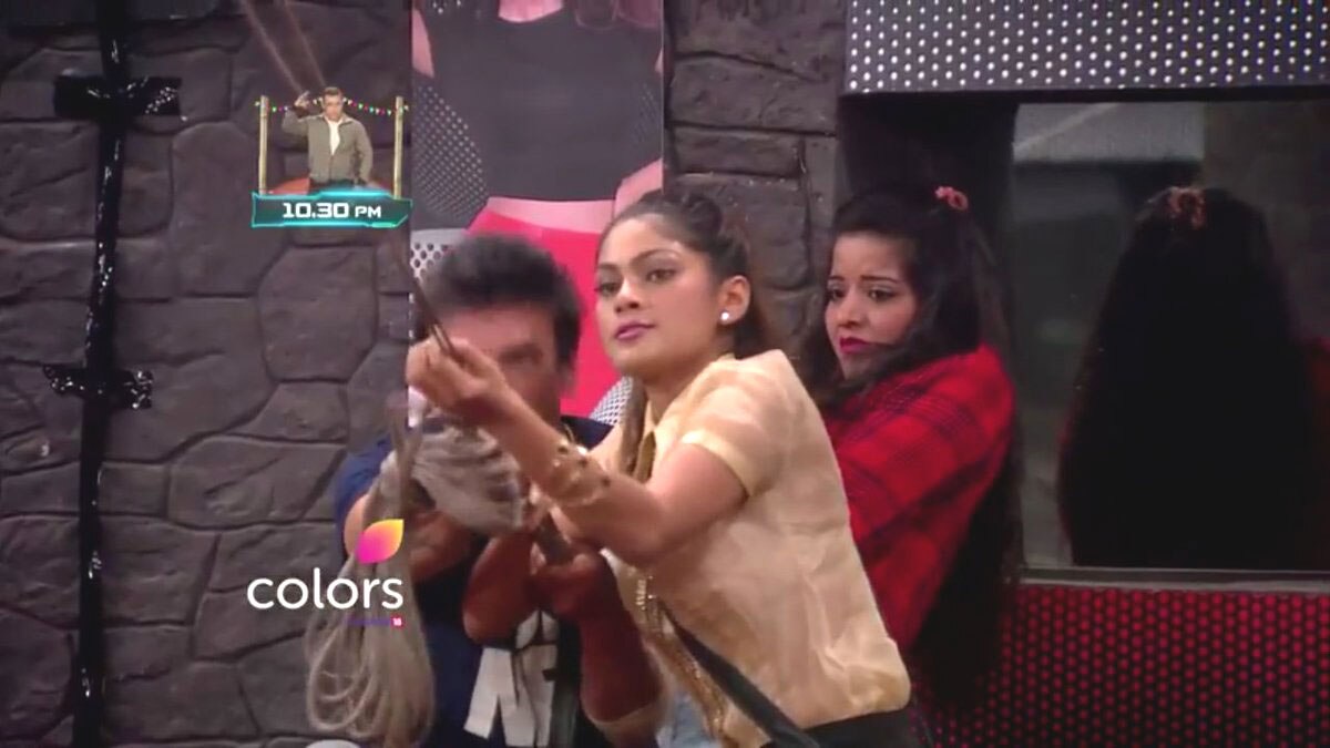 Bigg Boss 10: Bani gets FURIOUS as Swami Om says to her 'Tumhari Maa Mar Jayegi!'.. WATCH!