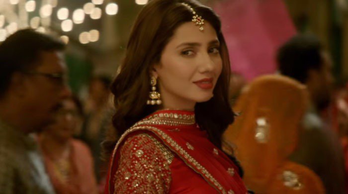 WATCH: This VIDEO of Pakistani actress Mahira Khan TAKING A DIG at India & Bollywood goes VIRAL!