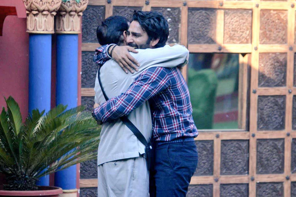 Bigg Boss 10: Manveer Gurjar REVEALS Priyanka Jagga MISBEHAVED with his father! Housemates SHOCKED!