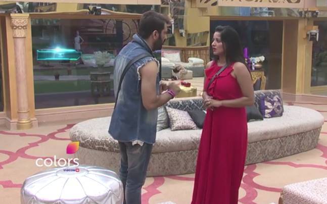 Bigg Boss 10: Monalisa SHOCKED as Manu says he wants her to get EVICTED from the show!