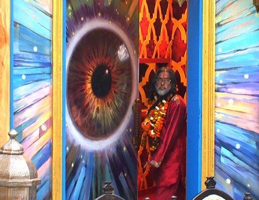 Bigg Boss 10: Before RE-ENTERING the house, Swami Om FOOLS show makers! Check out how!