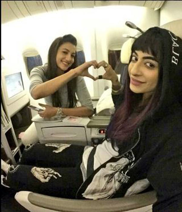 When Bani J supporters Gauahar Khan & Urvashi Dholakia were ABUSED by Manu Punjabi's Fan!