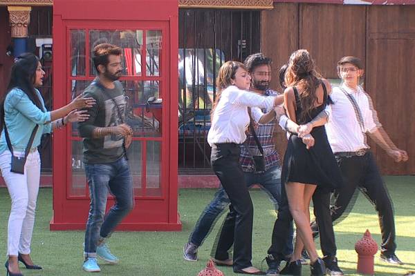 Bigg Boss 10: Colors CEO Raj Nayak's 19 year old daughter Atiya's take on Lopa-Bani fight is different from host Salman Khan's!