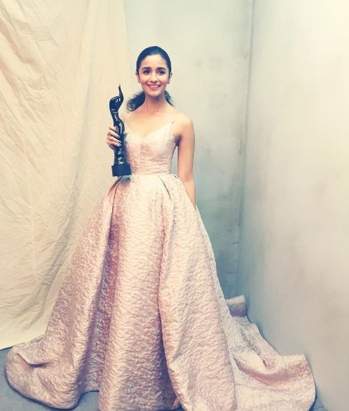 Filmfare Awards 2017: Aamir Khan, Alia Bhatt WIN best actor & actress trophy; Check out the complete winners' list!