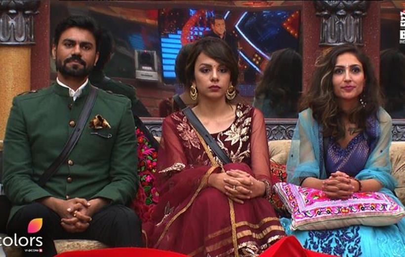 Bigg Boss 10: EVICTED contestant goes BOLD, flashes MIDDLE FINGER for HATERS!