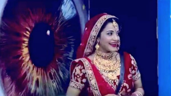 Bigg Boss 10: FIRST PICS of Monalisa as Bride & Vikrant Singh Rajpoot as groom; Contestants celebrate their GRAND WEDDING inside the house!