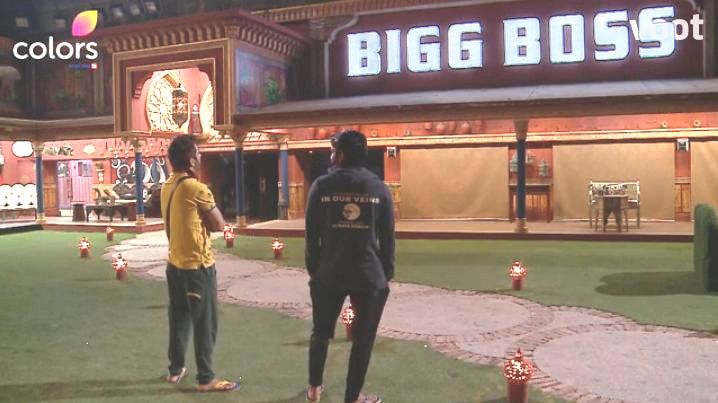 Bigg Boss 10: Manu Punjabi OR Manveer Gurjar? Who WON hands down in our Facebook & Twitter poll of popularity?